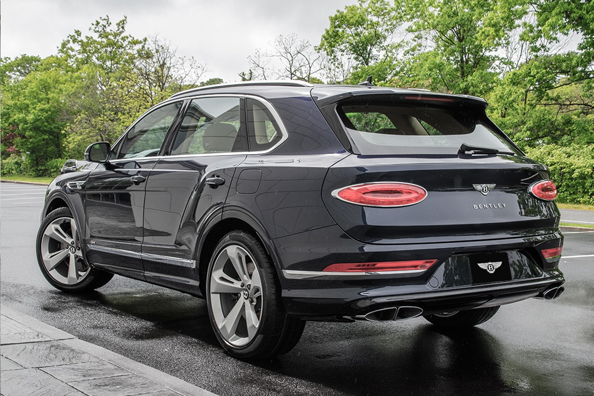 2021 Bentley Bentayga Image 3
