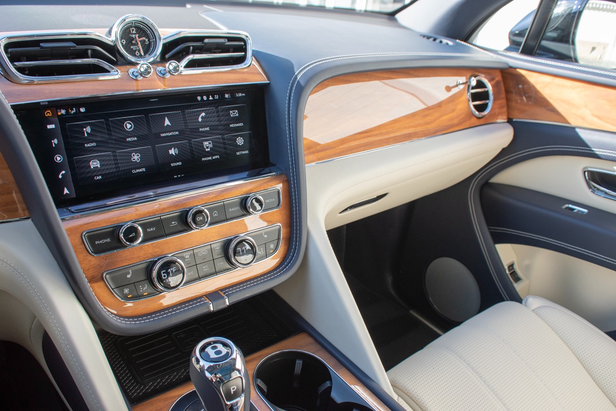 2021 Bentley Bentayga V8 Image 8