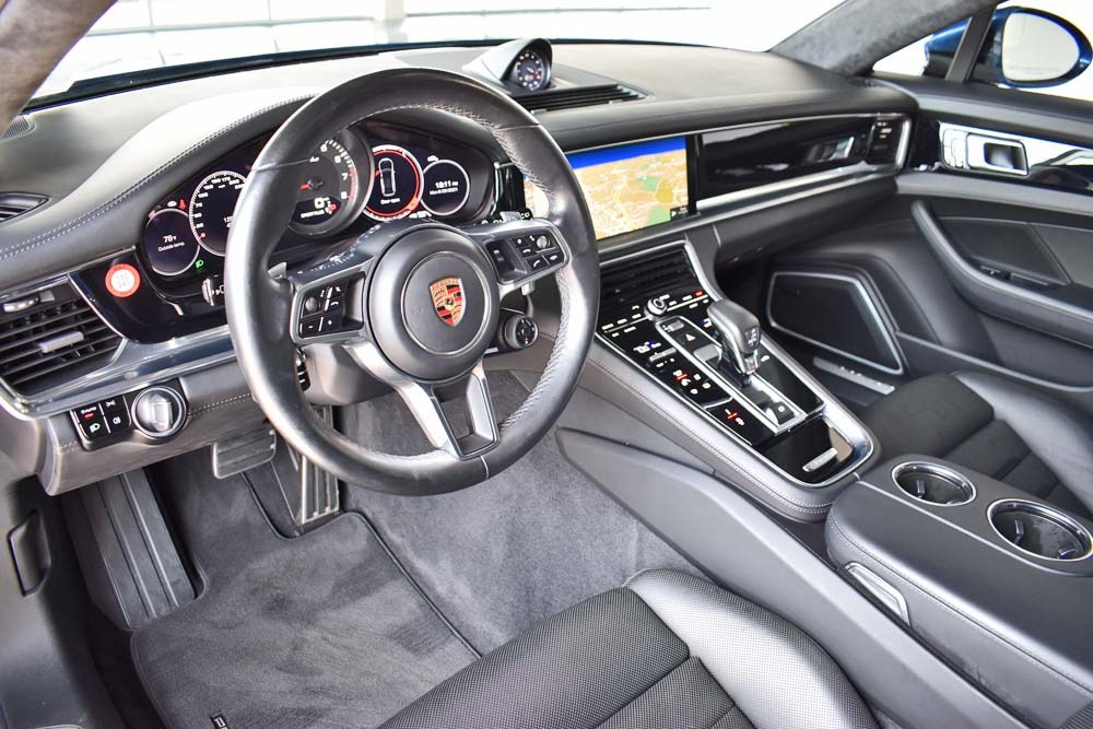 2018 Porsche Panamera Image 3