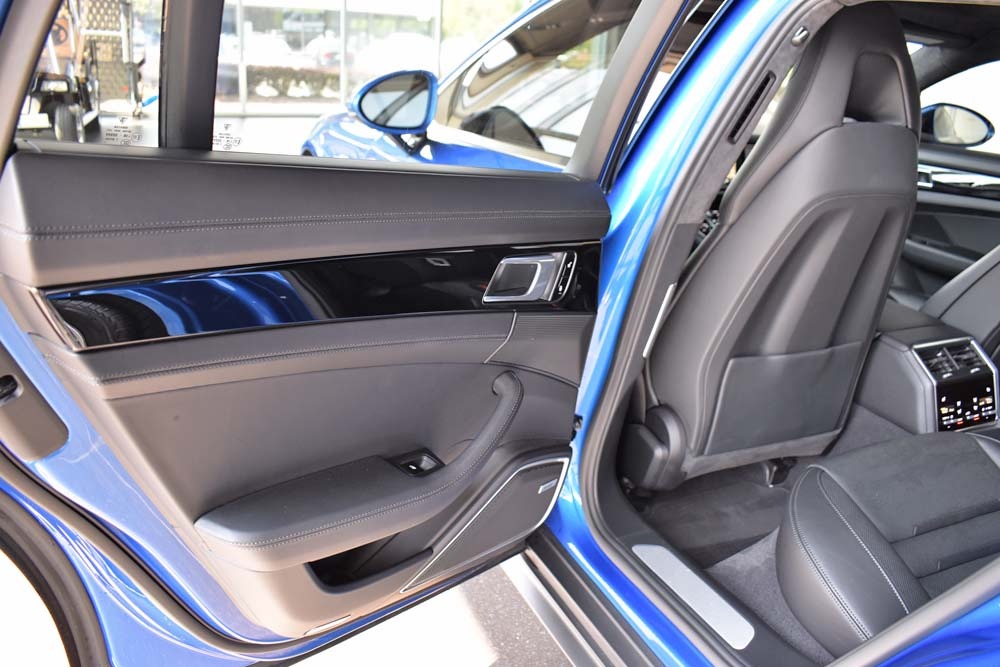 2018 Porsche Panamera Image 8