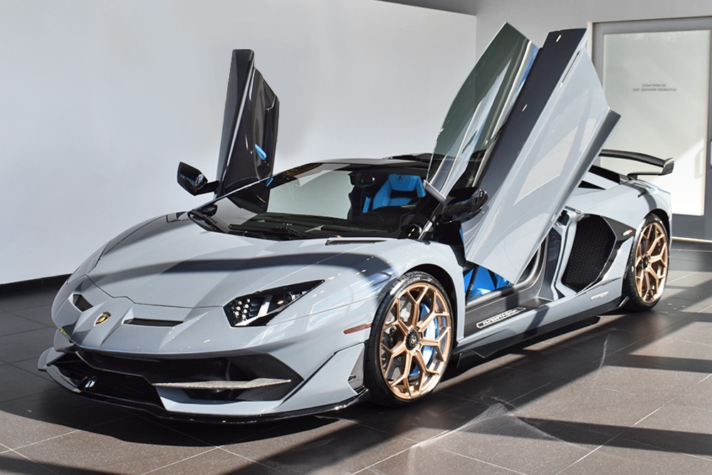 2021 Lamborghini Aventador SVJ Roadster Image 9