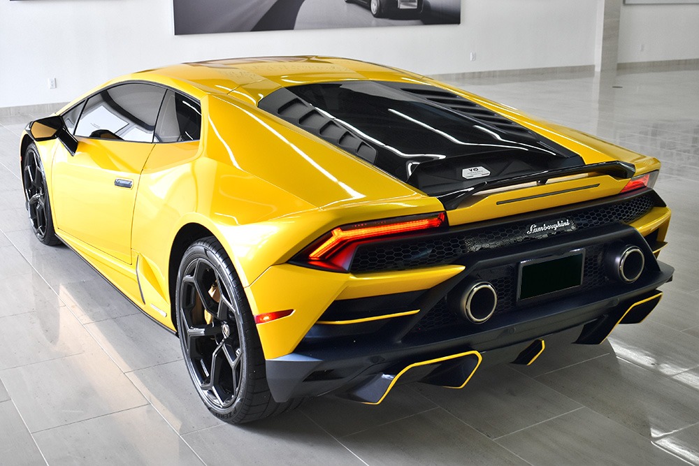 2021 Lamborghini Huracan Image 2