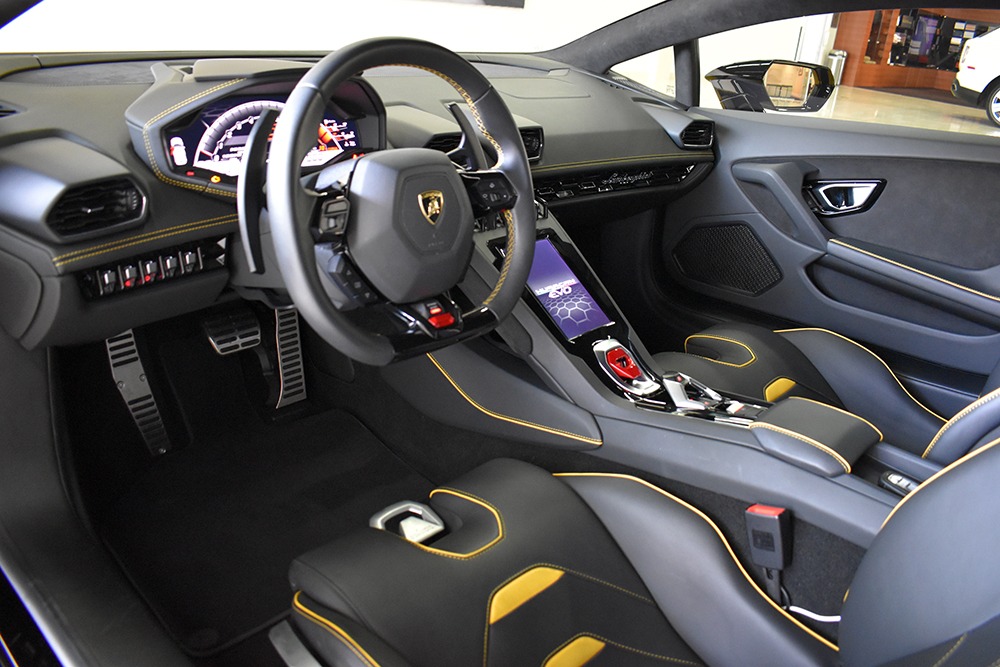 2021 Lamborghini Huracan Image 3