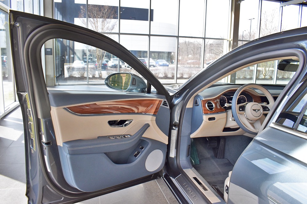2022 Bentley Flying Spur Image 6