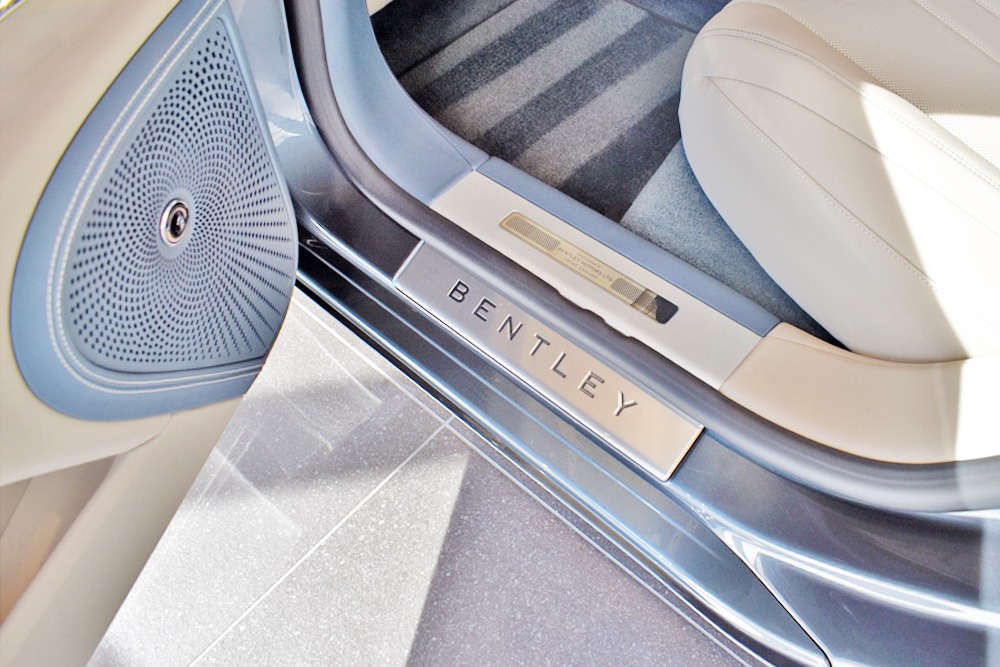 2022 Bentley Flying Spur Image 9