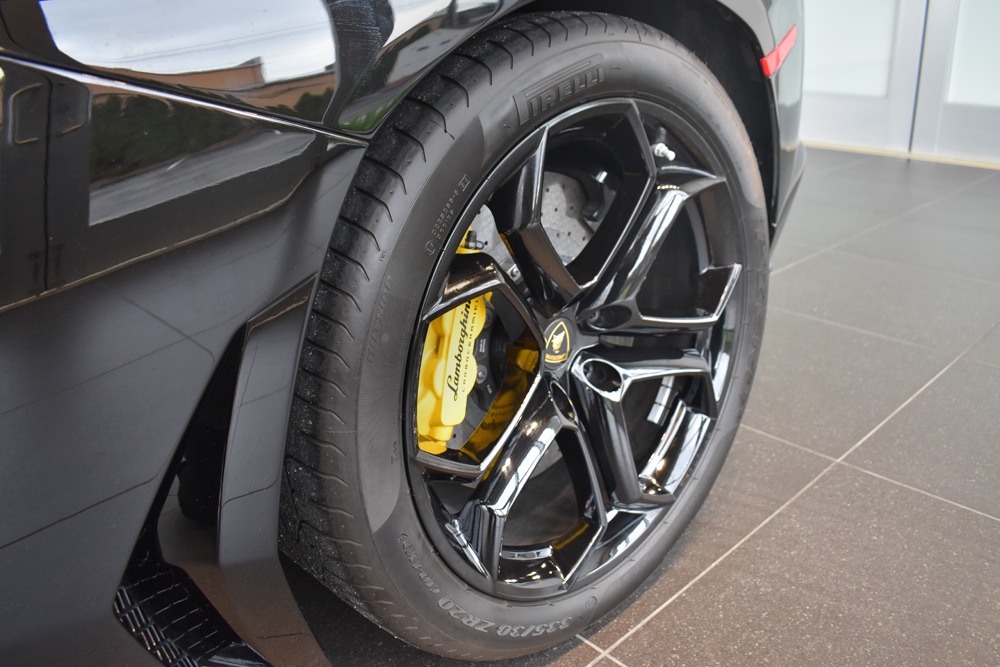 2014 Lamborghini Aventador Image 13