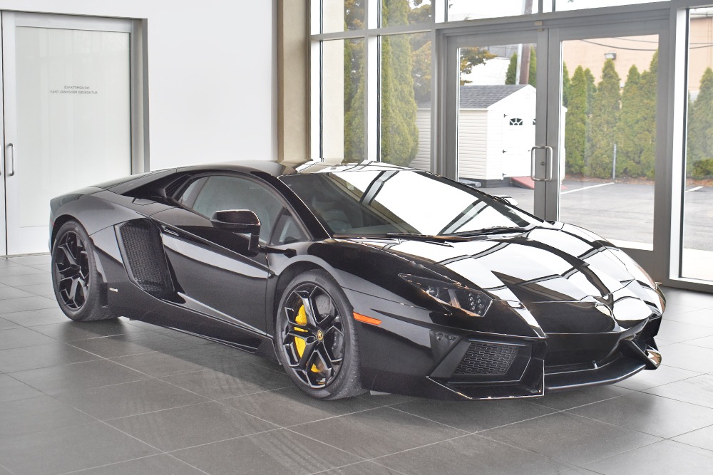 2014 Lamborghini Aventador Image 2