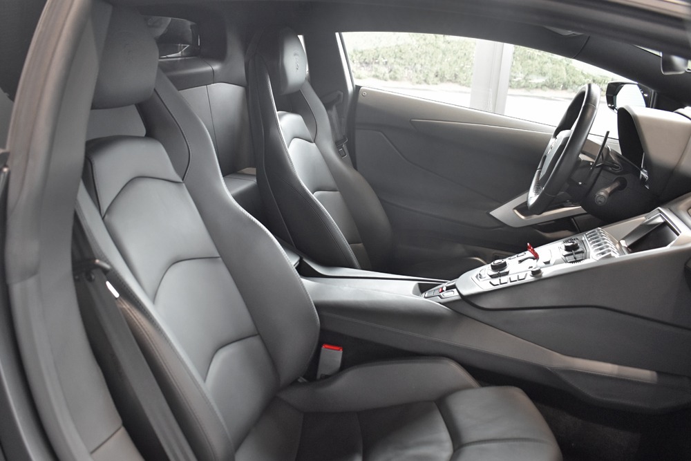 2014 Lamborghini Aventador Image 8