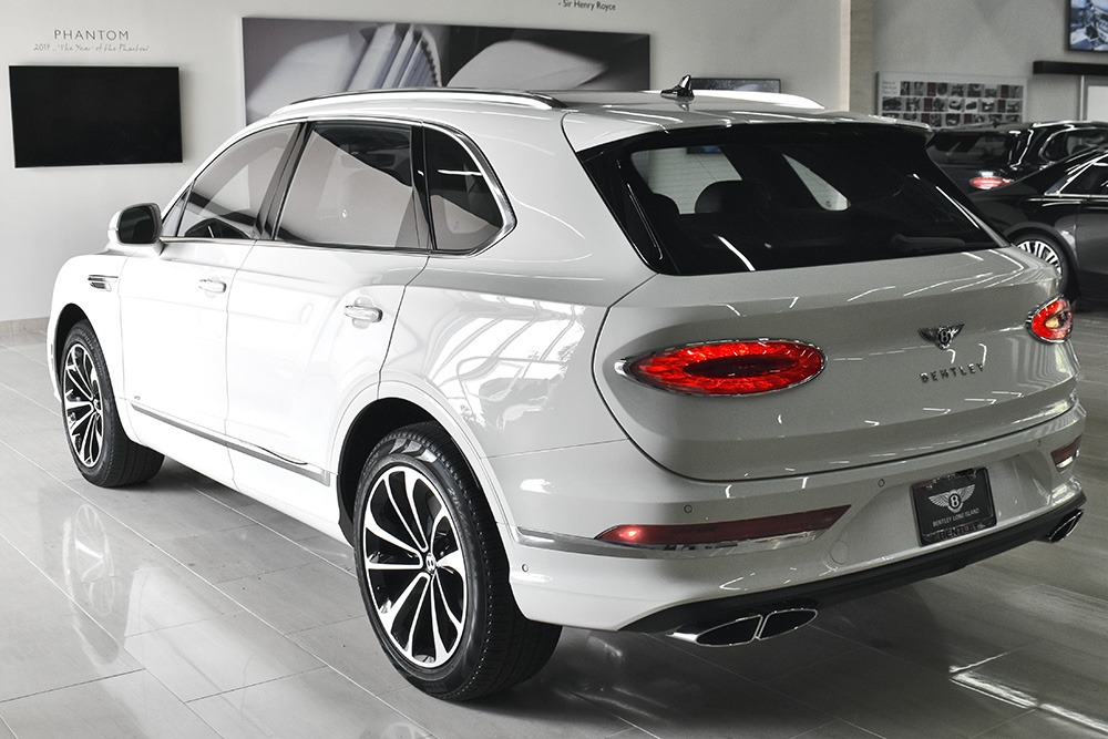 2022 Bentley Bentayga V8 Image 2