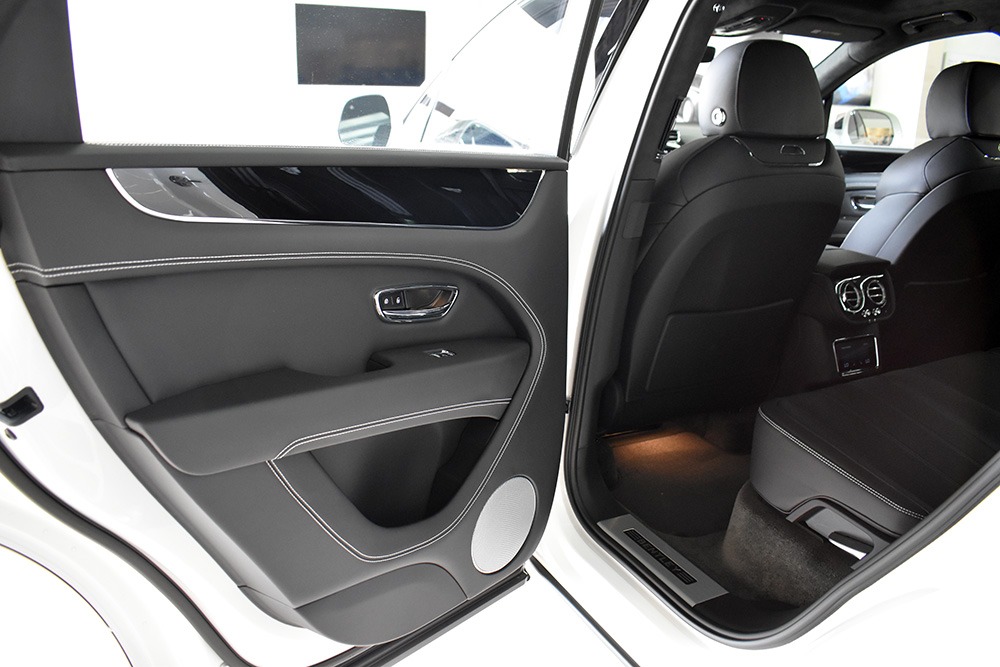 2022 Bentley Bentayga V8 Image 8
