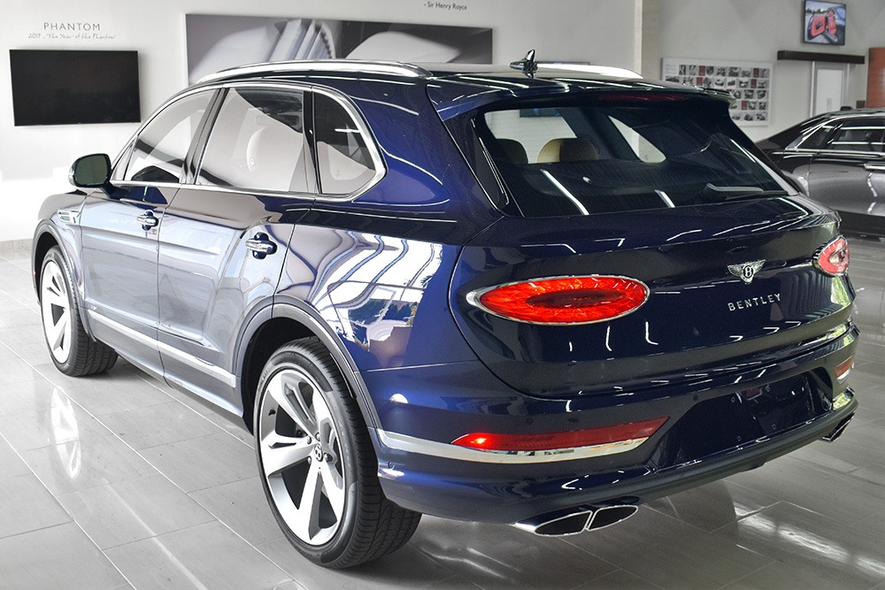 2022 Bentley Bentayga V8 Image 2