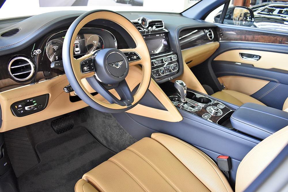 2022 Bentley Bentayga V8 Image 3