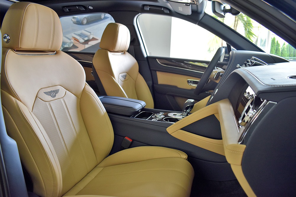 2022 Bentley Bentayga V8 Image 4