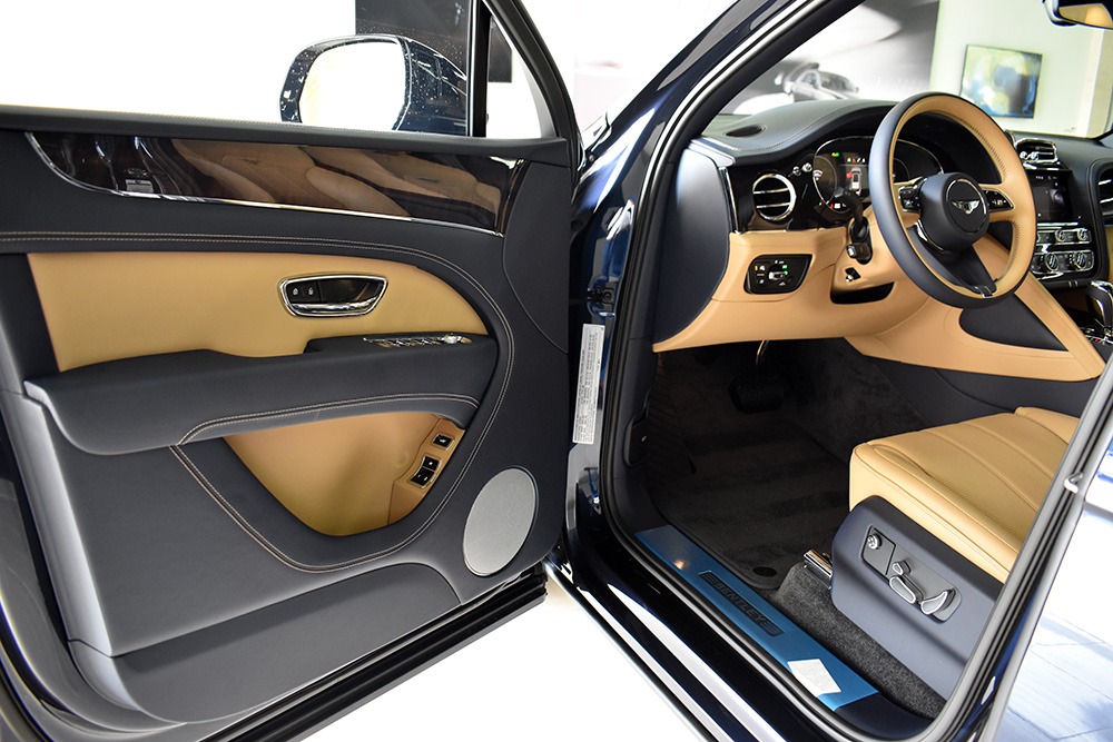 2022 Bentley Bentayga V8 Image 6