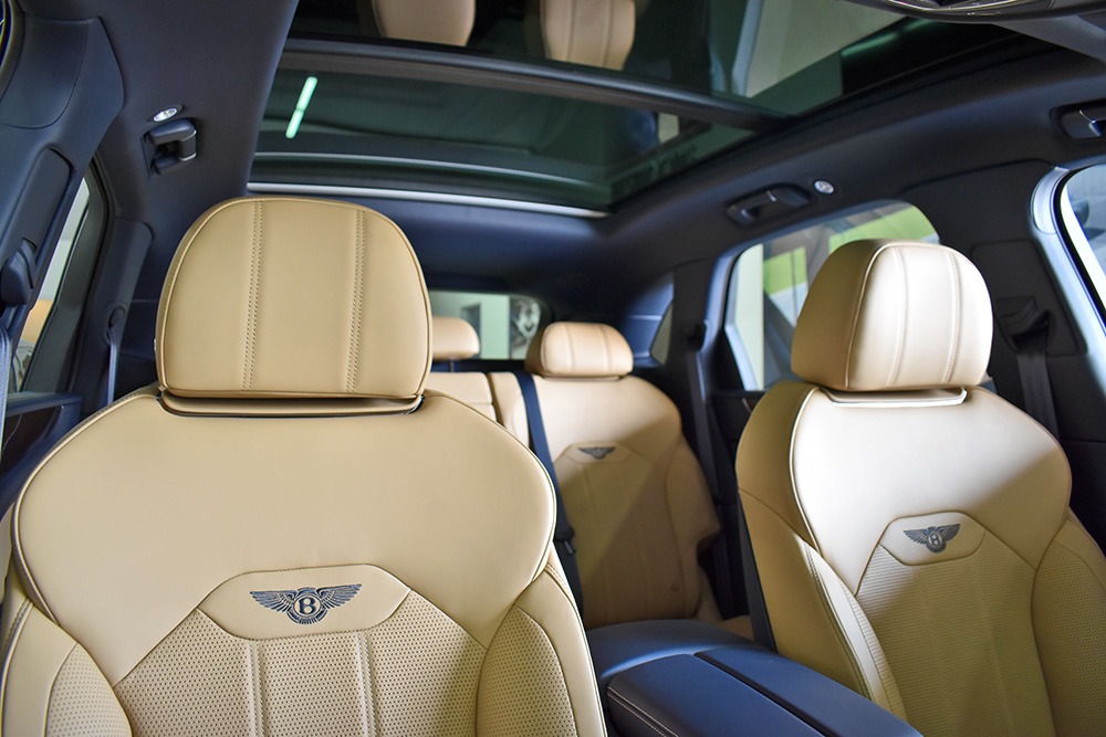 2022 Bentley Bentayga V8 Image 7