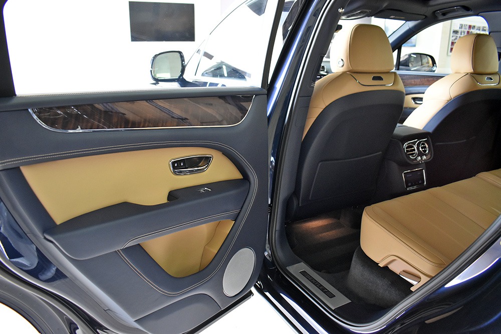 2022 Bentley Bentayga V8 Image 8