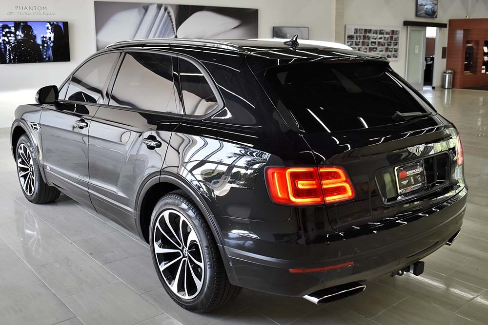 2017 Bentley Bentayga Image 2