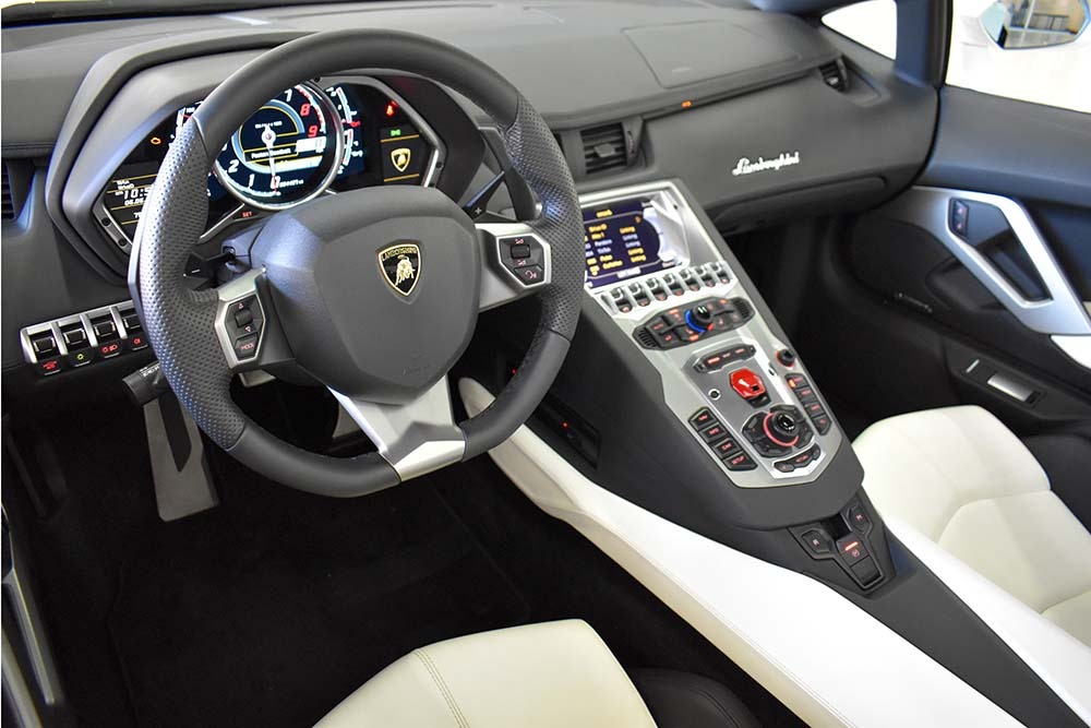 2013 Lamborghini Aventador Image 3