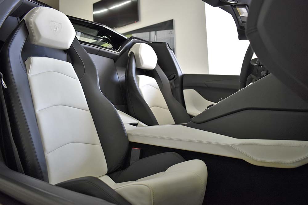 2013 Lamborghini Aventador Image 5