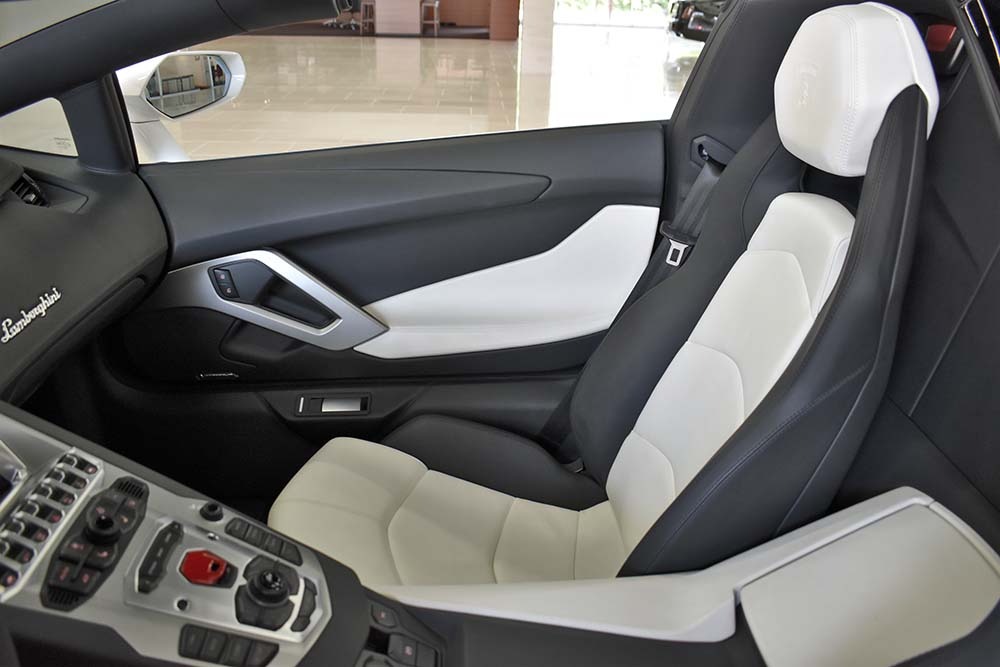 2013 Lamborghini Aventador Image 7