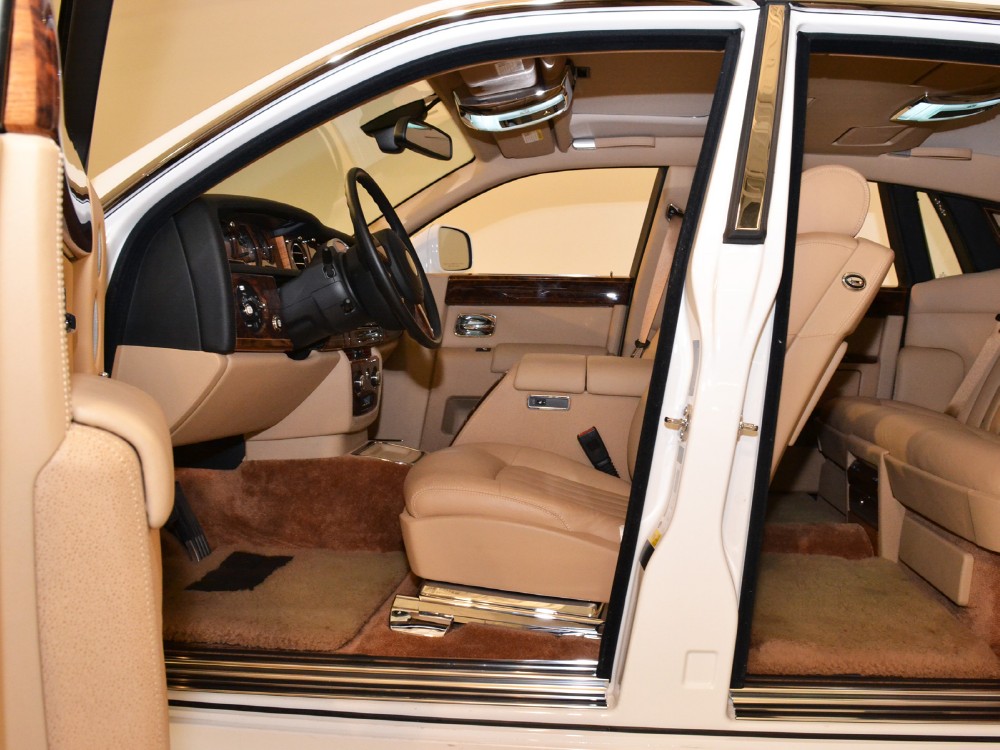 2010 Rolls-Royce Phantom Image 13