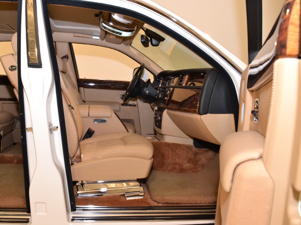 2010 Rolls-Royce Phantom Image 16