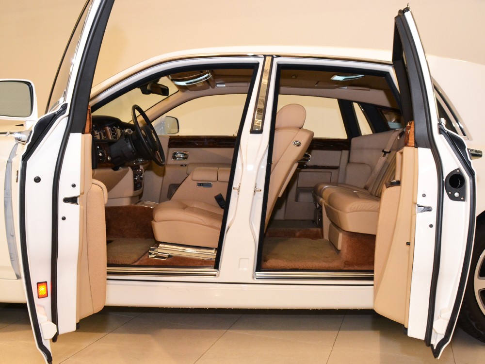 2010 Rolls-Royce Phantom Image 17