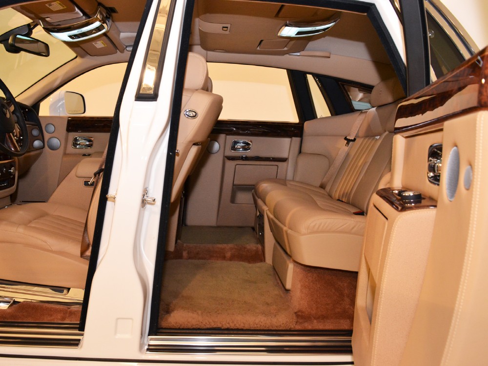 2010 Rolls-Royce Phantom Image 18