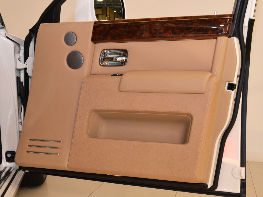 2010 Rolls-Royce Phantom Image 27