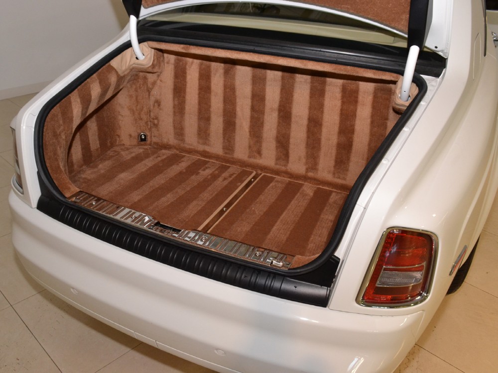 2010 Rolls-Royce Phantom Image 31