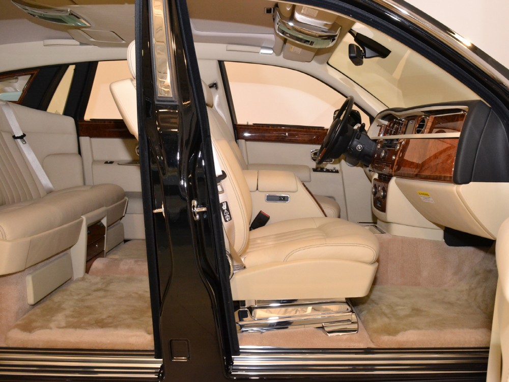 2006 Rolls-Royce Phantom Image 16