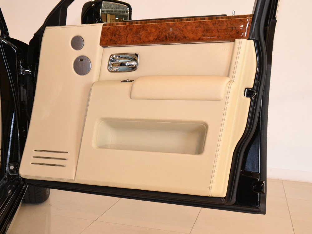 2006 Rolls-Royce Phantom Image 26