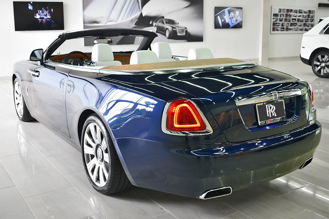 2017 Rolls-Royce Dawn Image 2