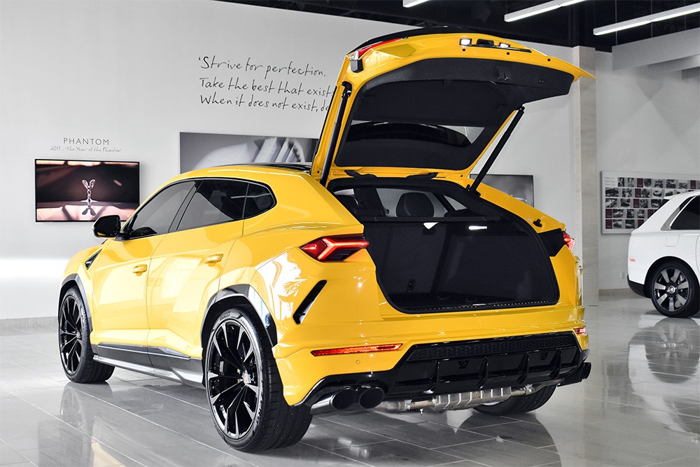 2022 Lamborghini Urus Image 10
