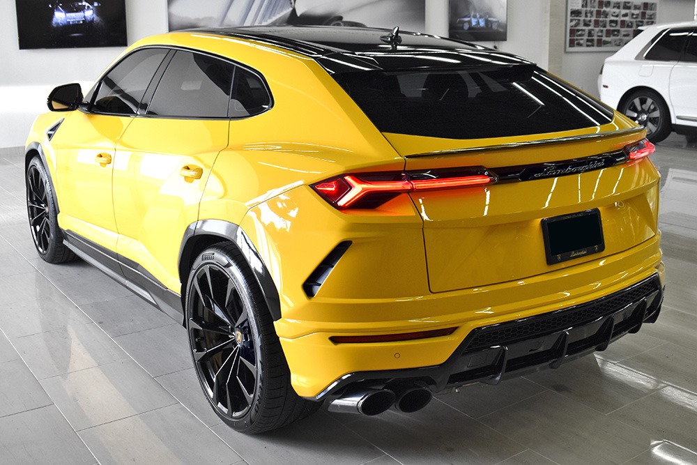 2022 Lamborghini Urus Image 2