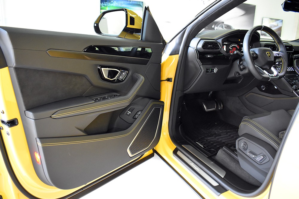 2022 Lamborghini Urus Image 6