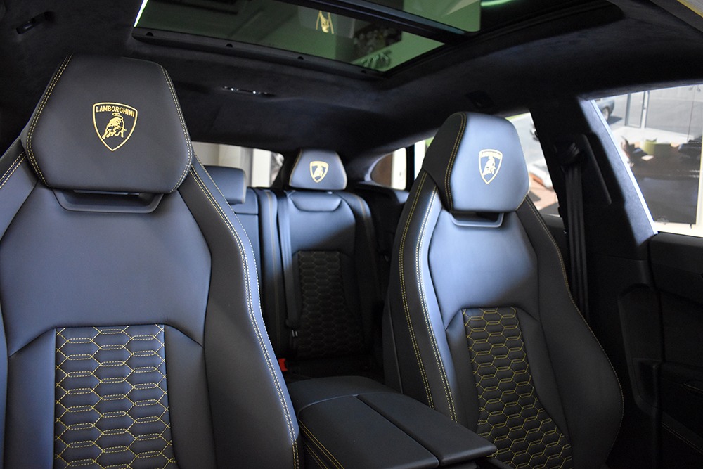 2022 Lamborghini Urus Image 7