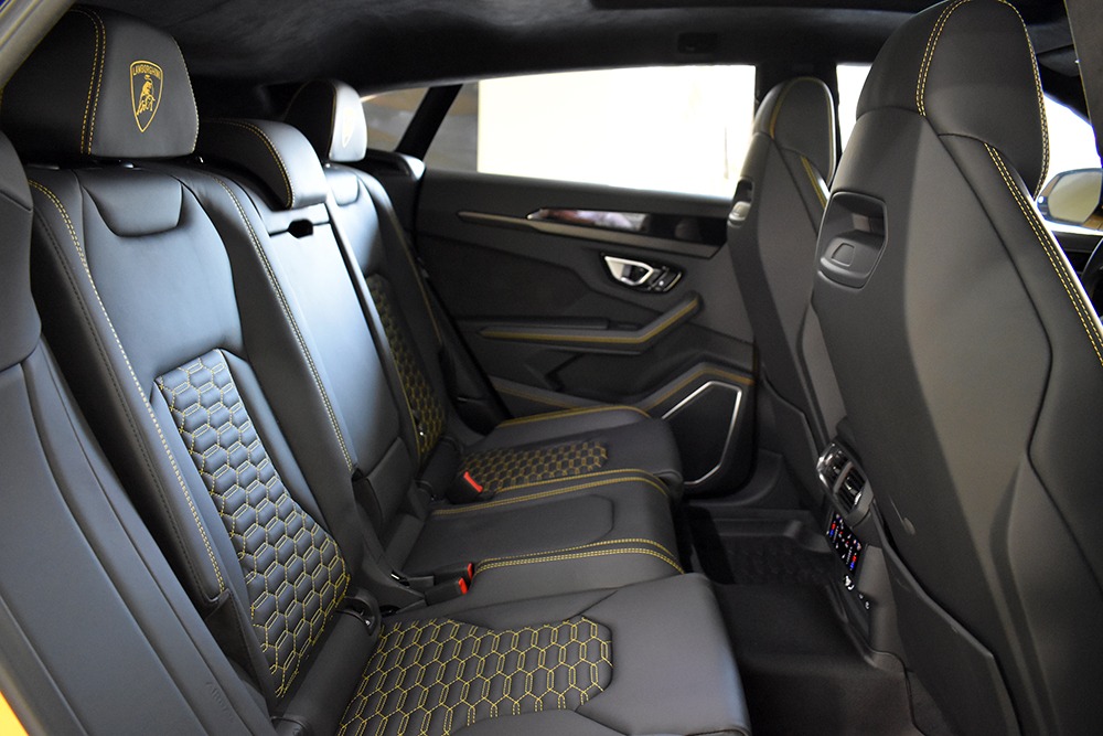 2022 Lamborghini Urus Image 8