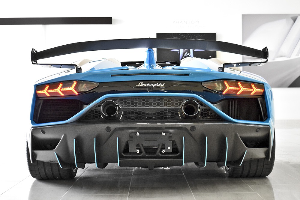 2020 Lamborghini Aventador Image 10