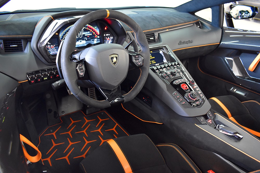 2020 Lamborghini Aventador Image 3