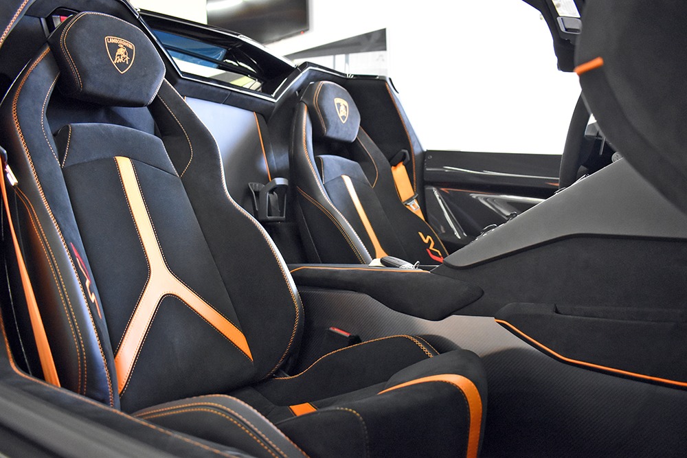 2020 Lamborghini Aventador Image 4