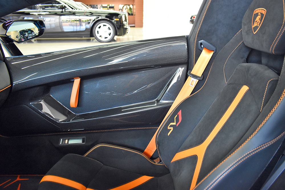 2020 Lamborghini Aventador Image 8