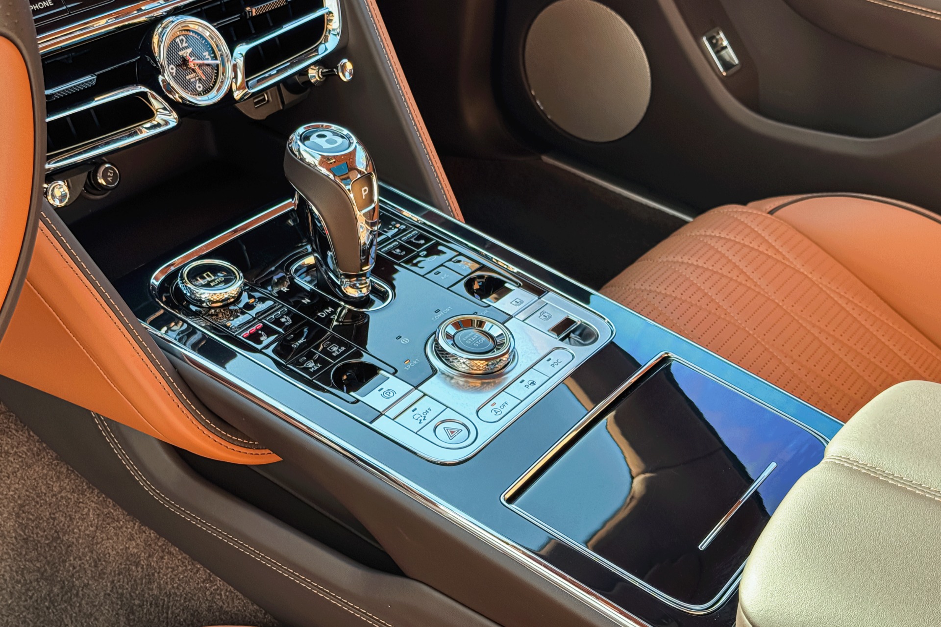 2020 Bentley Flying Spur Image 10