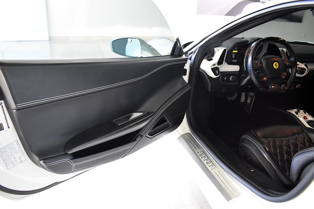 2014 Ferrari 458 Italia Image 3