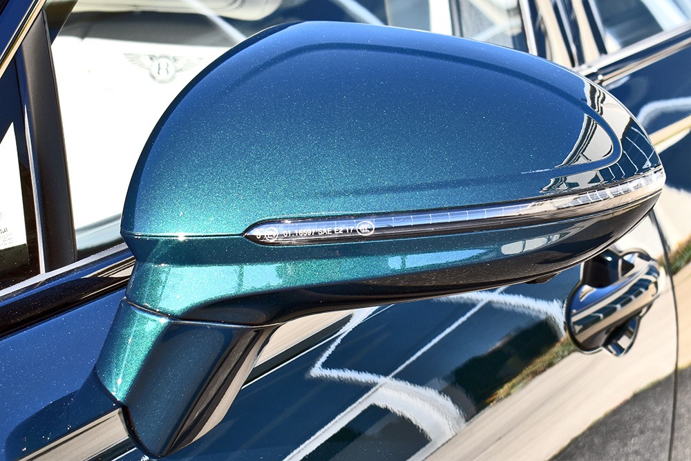 2022 Bentley Flying Spur Image 2