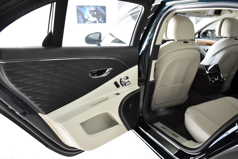 2022 Bentley Flying Spur Image 8
