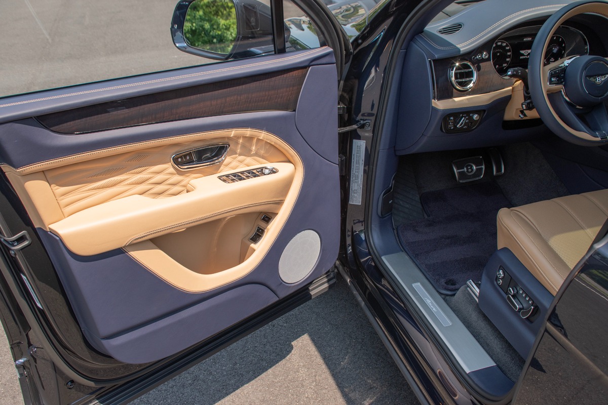 2023 Bentley Bentayga Image 14