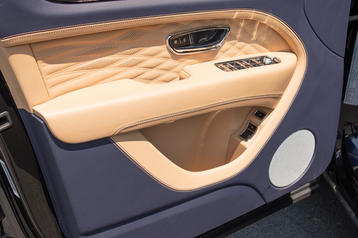 2023 Bentley Bentayga Image 15