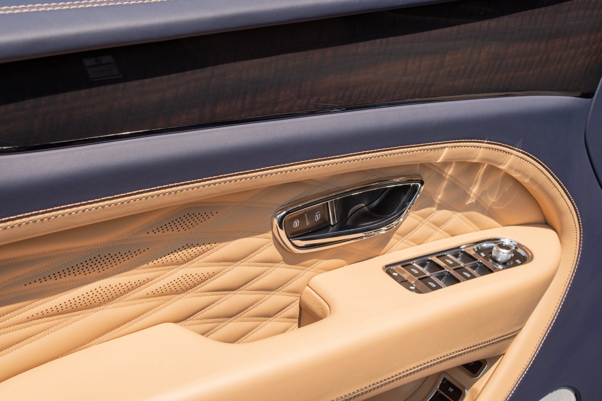 2023 Bentley Bentayga Image 16
