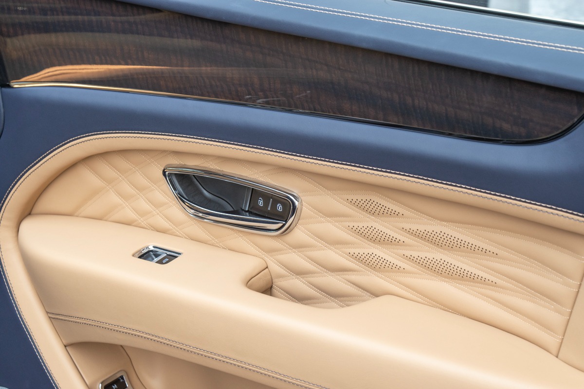 2023 Bentley Bentayga Image 21